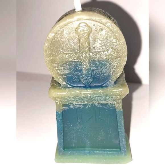 Hand crafted limited edition tombstone candle from our spooky candle collection - Picture 4 of 4